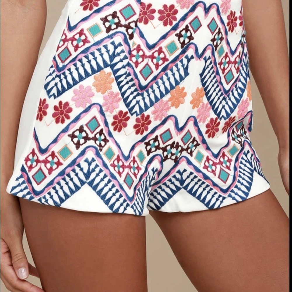 Lulu's White Embroidered Chevron Floral Short with Blue & Pink Accents Size S